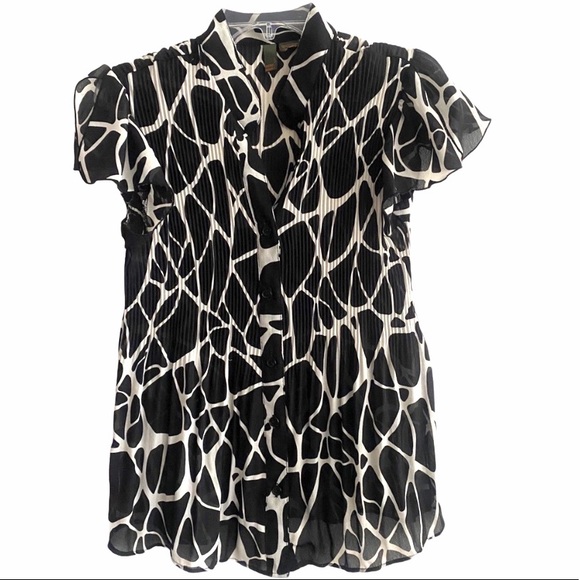 ⭐️ Pretty animal graphic print top, stretchy - Picture 2 of 16